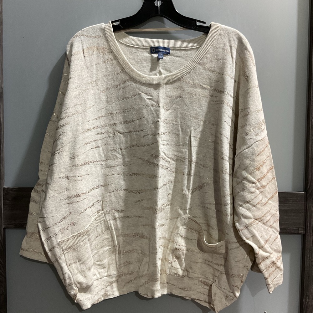 NWT- Cream and gold ladies crew sweatshirt